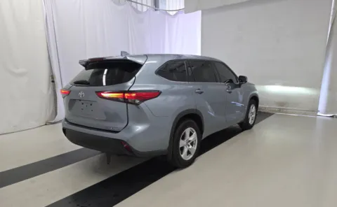 More photos of 2020 Toyota Highlander LE at Auto Boutique Ohio, OH