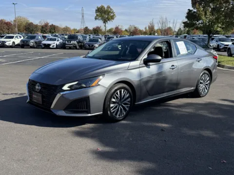 More photos of 2023 Nissan Altima 2.5 SV at Auto Boutique Ohio, OH