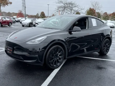 More photos of 2023 Tesla Model Y Long Range at Auto Boutique Ohio, OH