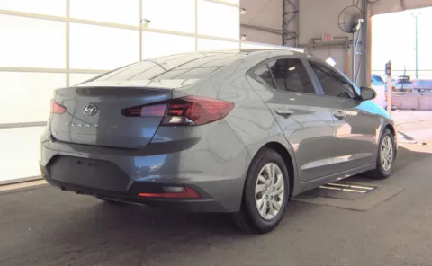 More photos of 2020 Hyundai Elantra SE at Auto Boutique Ohio, OH