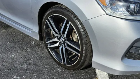 More photos of 2017 Honda Accord Sedan Sport SE at Auto Boutique Ohio, OH