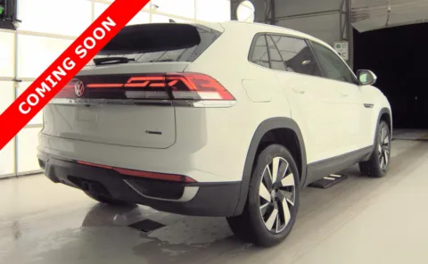 More photos of 2024 Volkswagen Atlas Cross Sport 2.0T SE w/Technology at Auto Boutique Ohio, OH