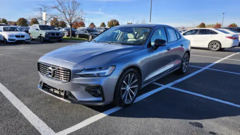 More photos of 2021 Volvo S60 Momentum at Auto Boutique Ohio, OH