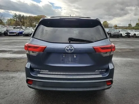 More photos of 2018 Toyota Highlander XLE at Auto Boutique Ohio, OH