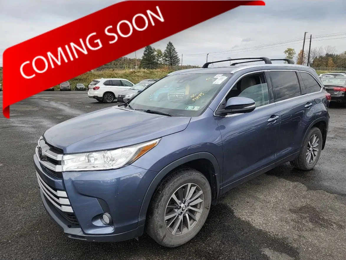 Blue 2018 Toyota Highlander XLE for sale in Columbus, OH