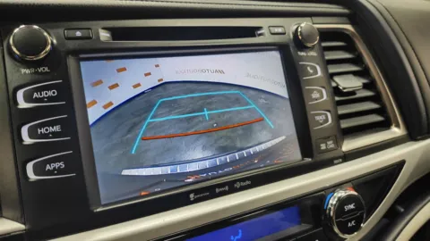 More photos of 2018 Toyota Highlander XLE at Auto Boutique Ohio, OH