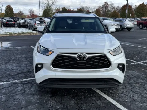 Another view of 2022 Toyota Highlander XLE for sale in Columbus, OH at Auto Boutique Ohio