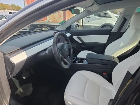 More photos of 2020 Tesla Model 3 Standard Range Plus at Auto Boutique Ohio, OH