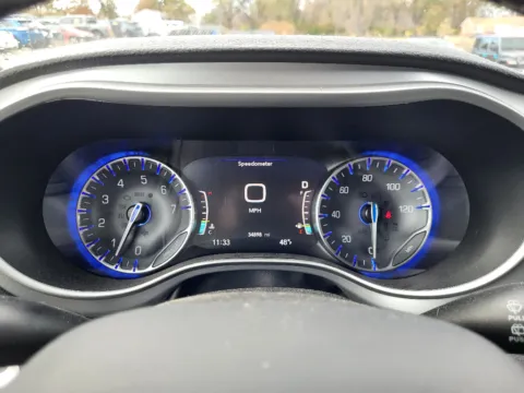 More photos of 2023 Chrysler Pacifica Touring L at Dorsett Nissan, IN