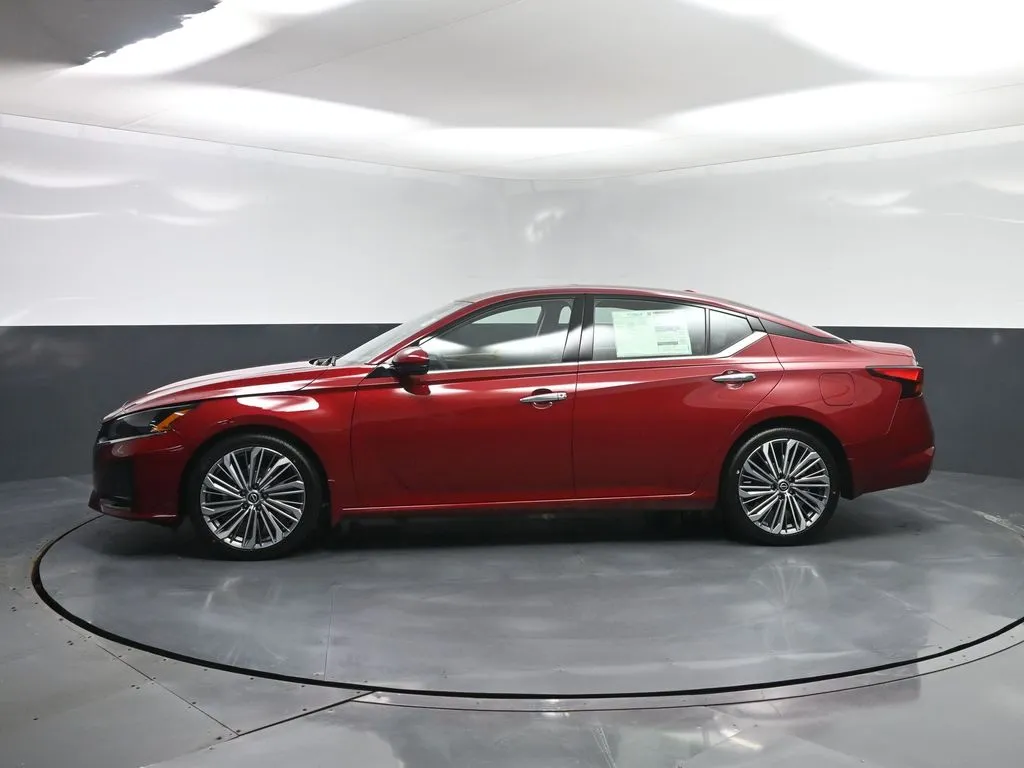 2025 Nissan Altima SL - Photo 23