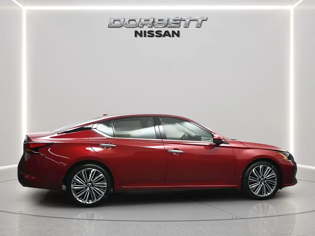2025 Nissan Altima SL - Photo 22