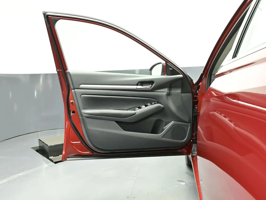 2025 Nissan Altima SL - Photo 15