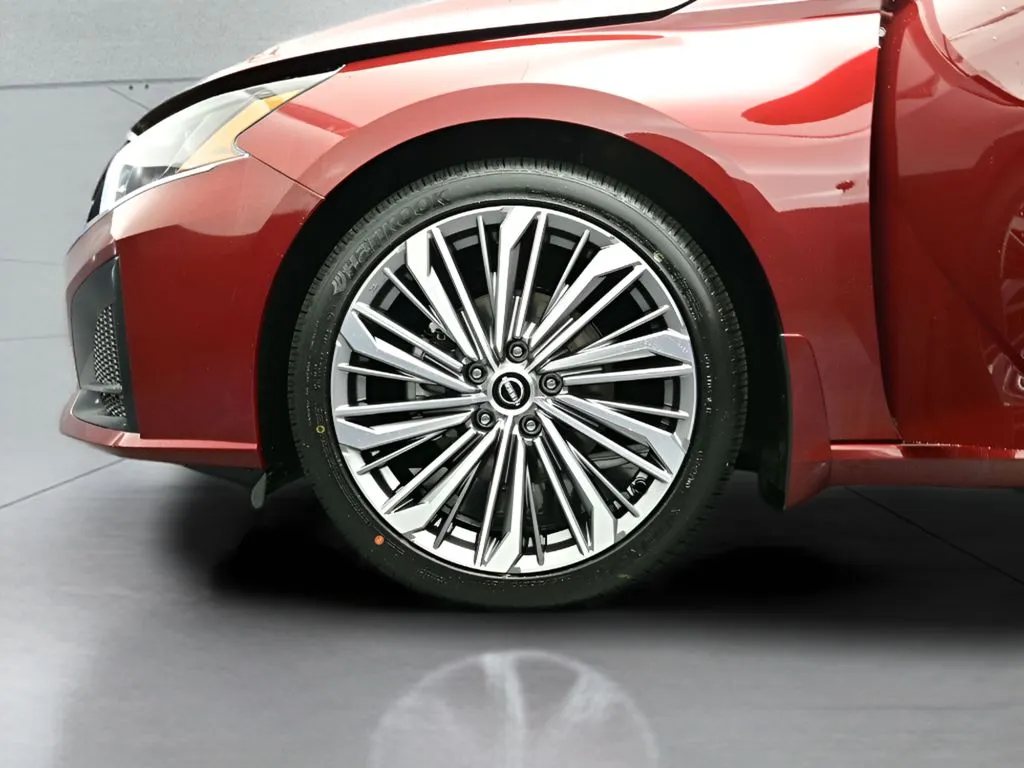2025 Nissan Altima SL - Photo 16