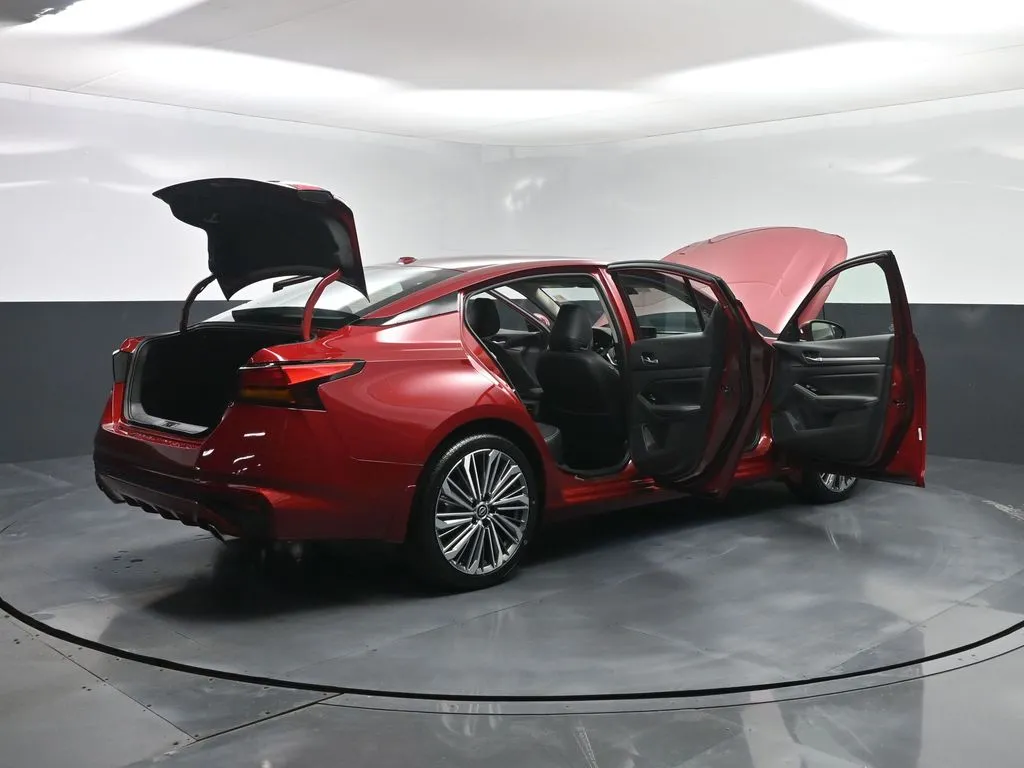 2025 Nissan Altima SL - Photo 26