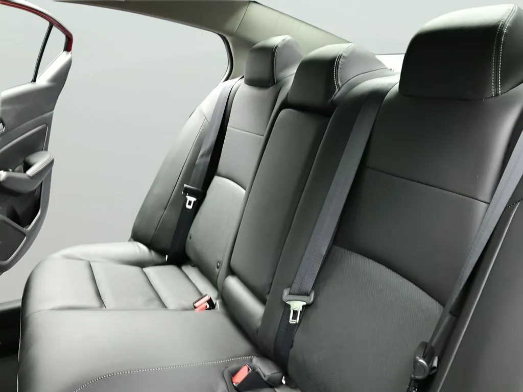 2025 Nissan Altima SL - Photo 17