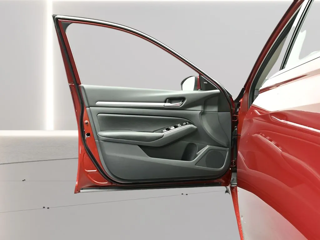 2025 Nissan Altima SL - Photo 15