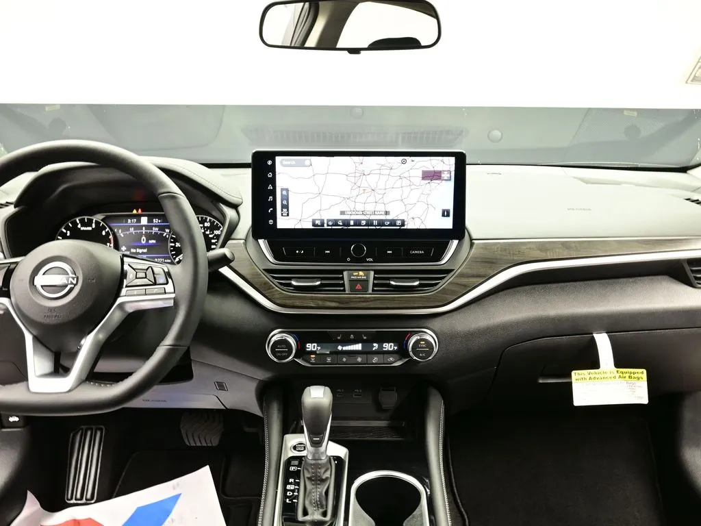 2025 Nissan Altima SL - Photo 9