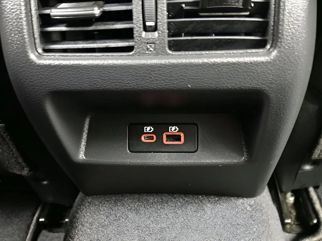 2025 Nissan Altima SL - Photo 10