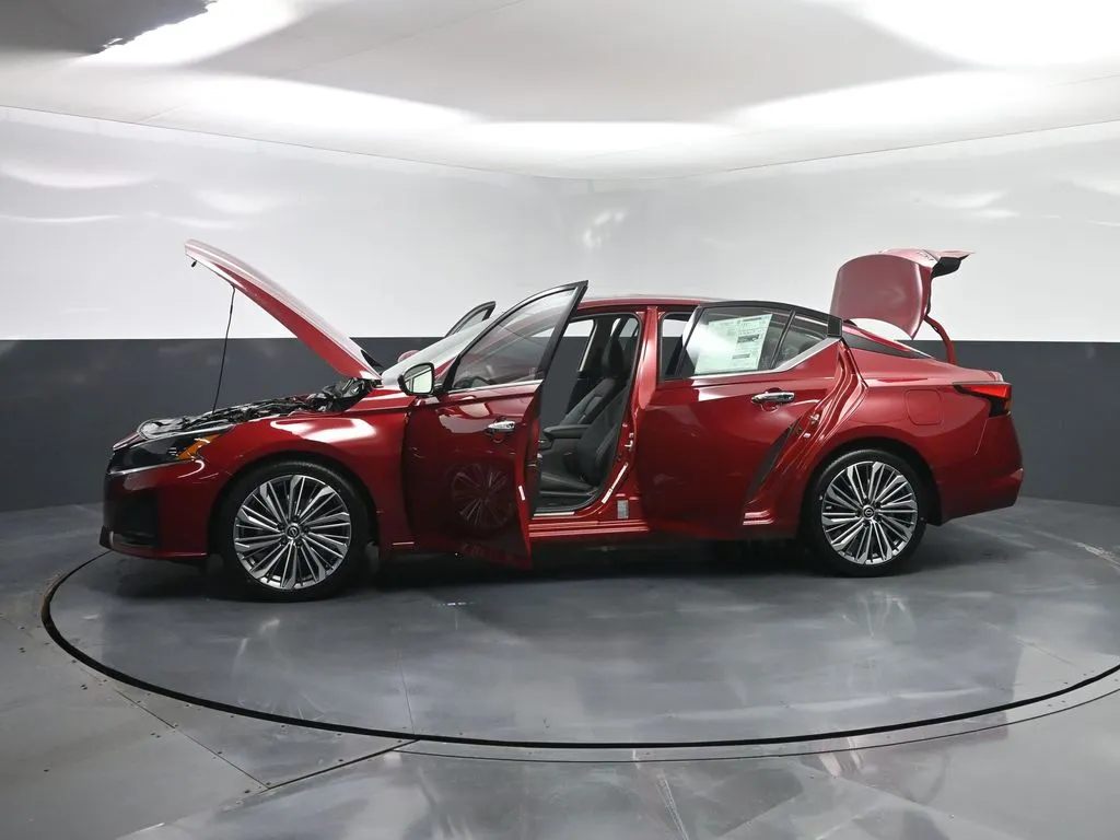 2025 Nissan Altima SL - Photo 27