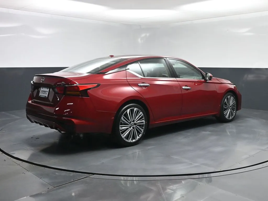 2025 Nissan Altima SL - Photo 24