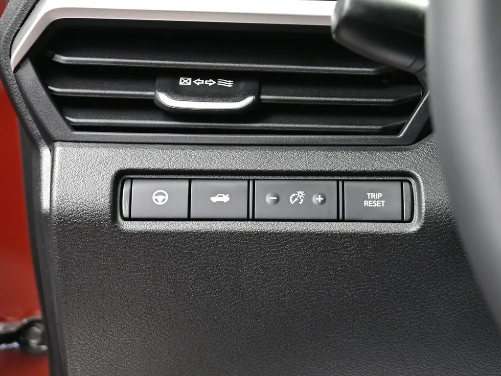 2025 Nissan Altima SL - Photo 11