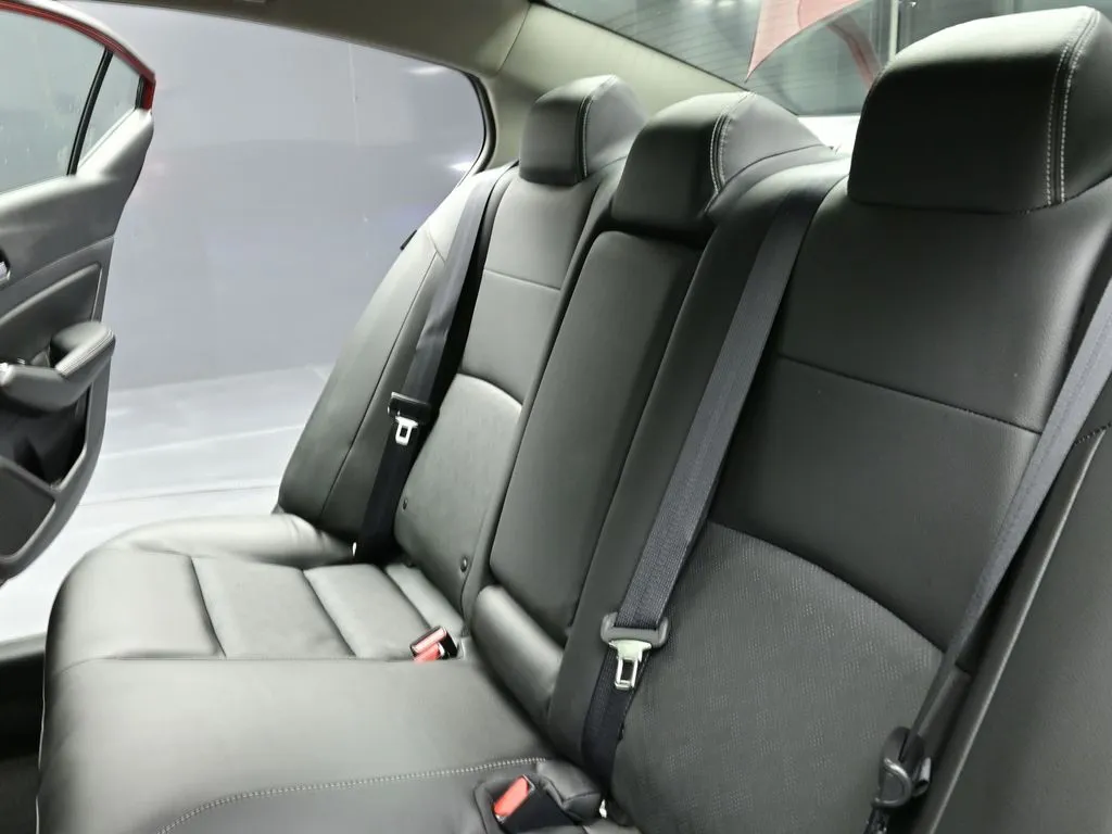 2025 Nissan Altima SL - Photo 17