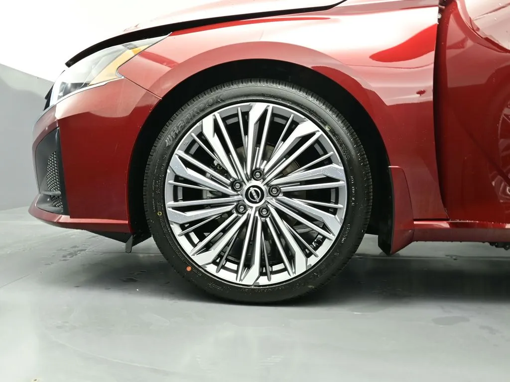 2025 Nissan Altima SL - Photo 16