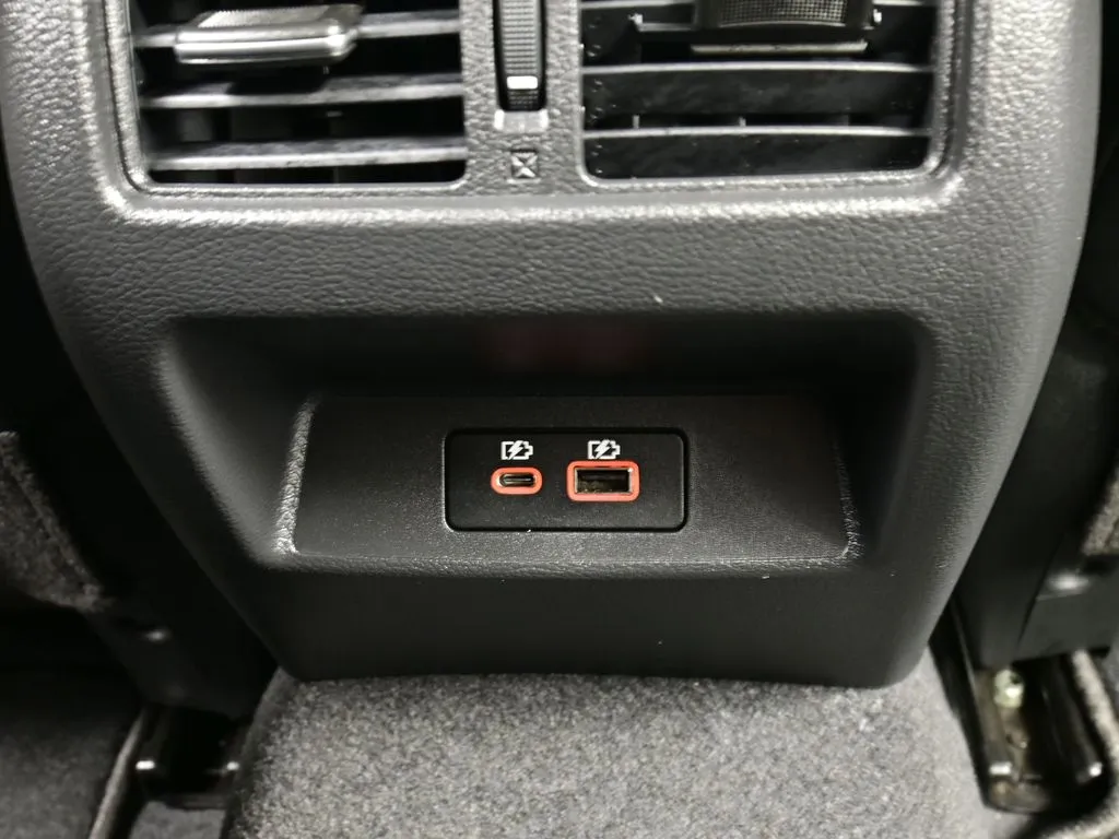 2025 Nissan Altima SL - Photo 10