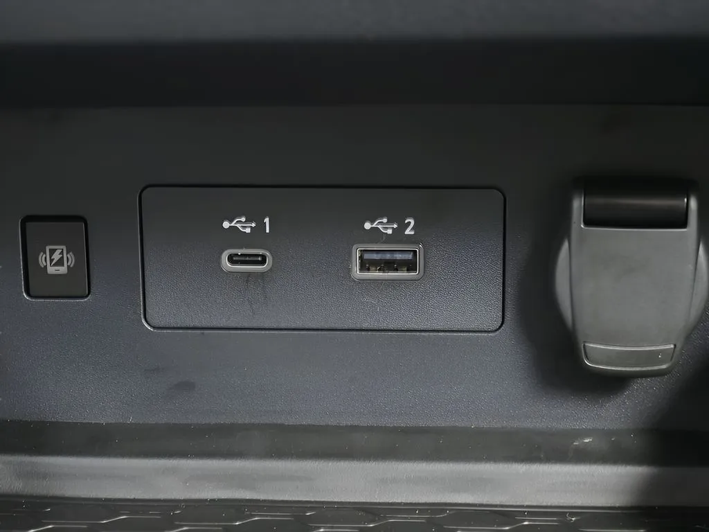 2025 Nissan Altima SL - Photo 6