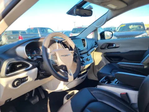 More photos of 2024 Chrysler Pacifica Hybrid Select at Dorsett Nissan, IN