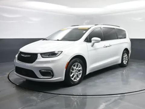 White 2022 Chrysler Pacifica Touring L for sale in Terre Haute, IN