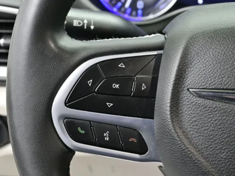 More photos of 2022 Chrysler Pacifica Touring L at Dorsett Nissan, IN
