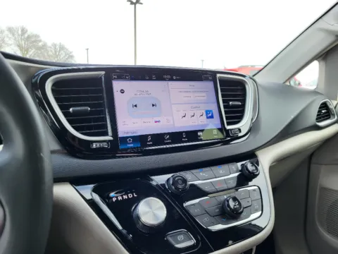 More photos of 2024 Chrysler Pacifica Touring L at Dorsett Nissan, IN