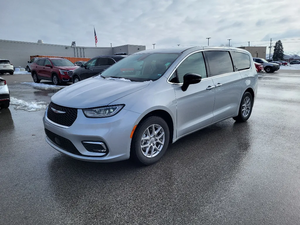 Silver 2024 Chrysler Pacifica Touring L for sale in Terre Haute, IN