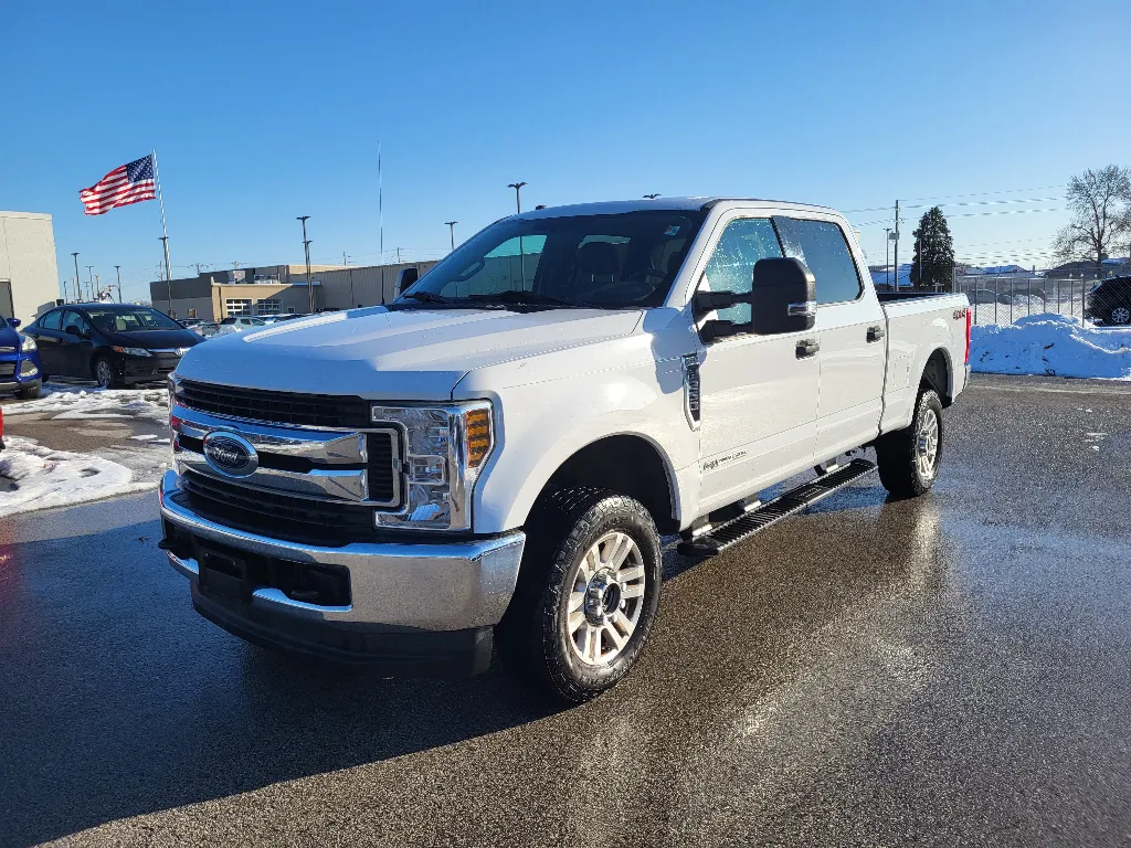 White 2019 Ford F-250 Super Duty XLT for sale in Terre Haute, IN