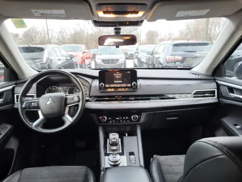 Photos of 2023 Mitsubishi Outlander SE Special Edition for sale in Terre Haute, IN at Dorsett Nissan