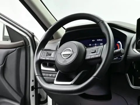 More photos of 2023 Nissan Rogue Platinum at Dorsett Nissan, IN