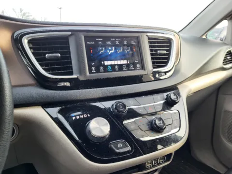 More photos of 2021 Chrysler Voyager LXI at Dorsett Nissan, IN