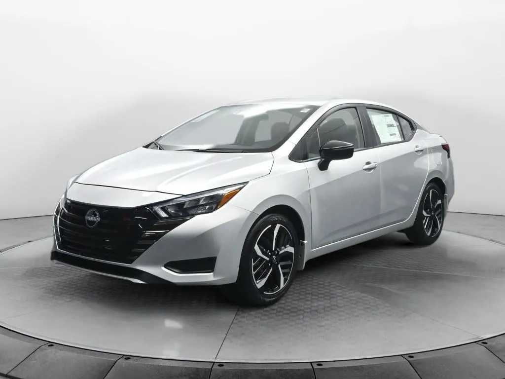 2025 Nissan Versa Sedan SR's photo