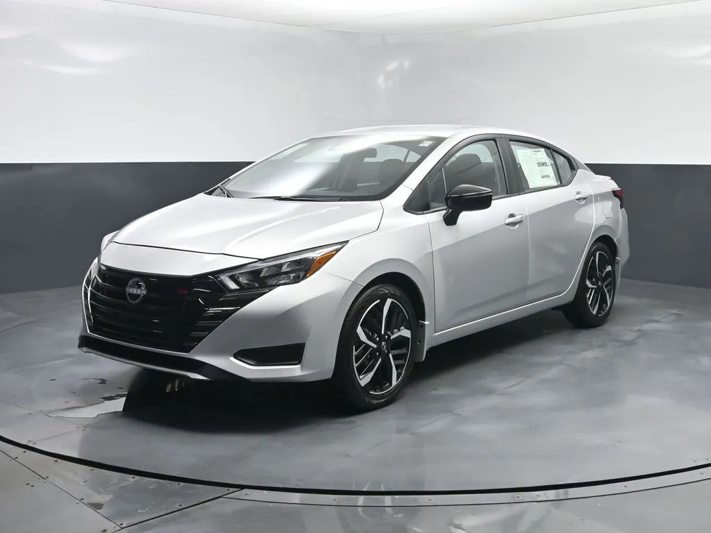 2025 Nissan Versa SR