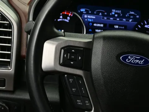 More photos of 2019 Ford F-250 Super Duty Platinum at Dorsett Nissan, IN