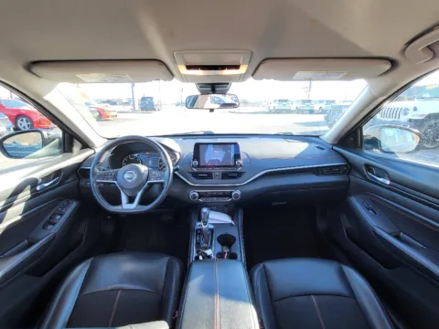 More photos of 2022 Nissan Altima 2.5 SR at Dorsett Nissan, IN