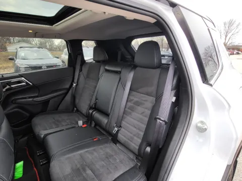 More photos of 2024 Mitsubishi Outlander PHEV SE at Dorsett Nissan, IN