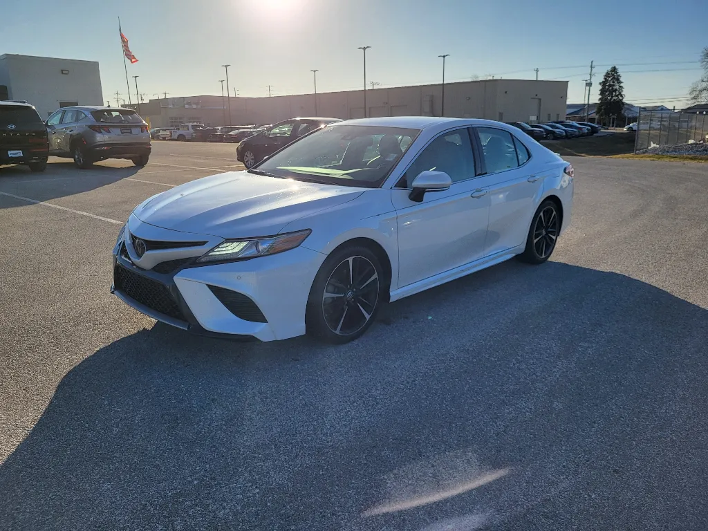 White 2018 Toyota Camry XSE for sale in Terre Haute, IN