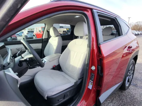 Photos of 2025 Hyundai Tucson SEL for sale in Terre Haute, IN at Dorsett Nissan