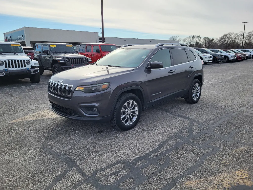 Gray 2020 Jeep Cherokee Latitude Plus for sale in Terre Haute, IN