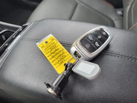 More photos of 2022 Hyundai Santa Cruz Limited at Dorsett Nissan, IN