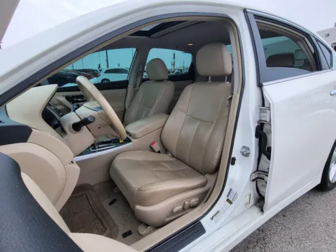 Photos of 2013 Nissan Altima 2.5 SL for sale in Terre Haute, IN at Dorsett Nissan