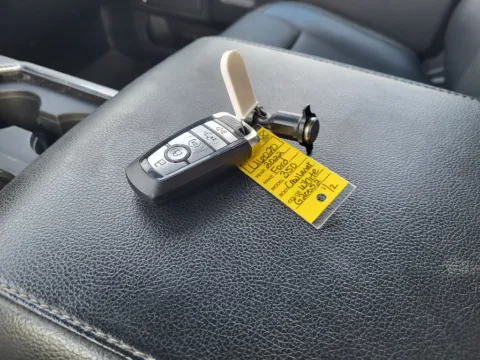 More photos of 2022 Ford F-350 Super Duty LARIAT at Dorsett Nissan, IN