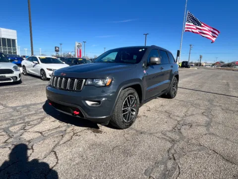 Gray 2017 Jeep Grand Cherokee Trailhawk for sale in Terre Haute, IN